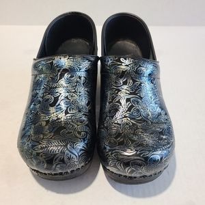 Dansko Clogs Flower Design Size 40 (US 9)